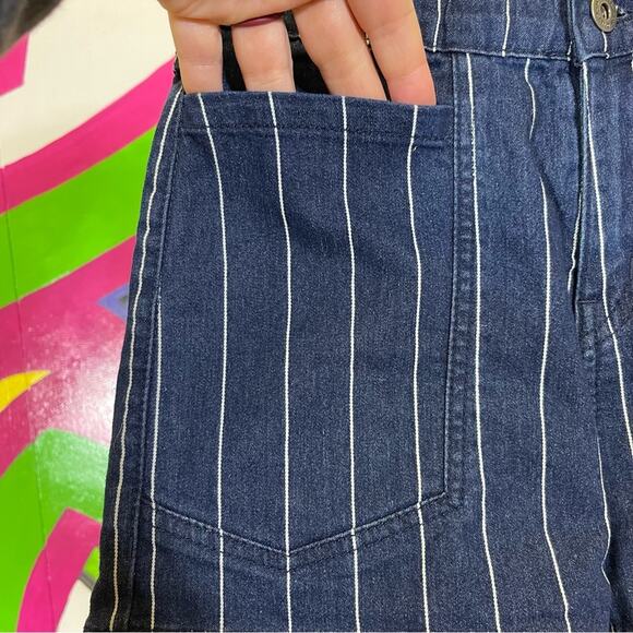 Union Bay, Stripes High Rise Shorty Shorts. Size 5. In excellent condition! - Picture 2 of 6